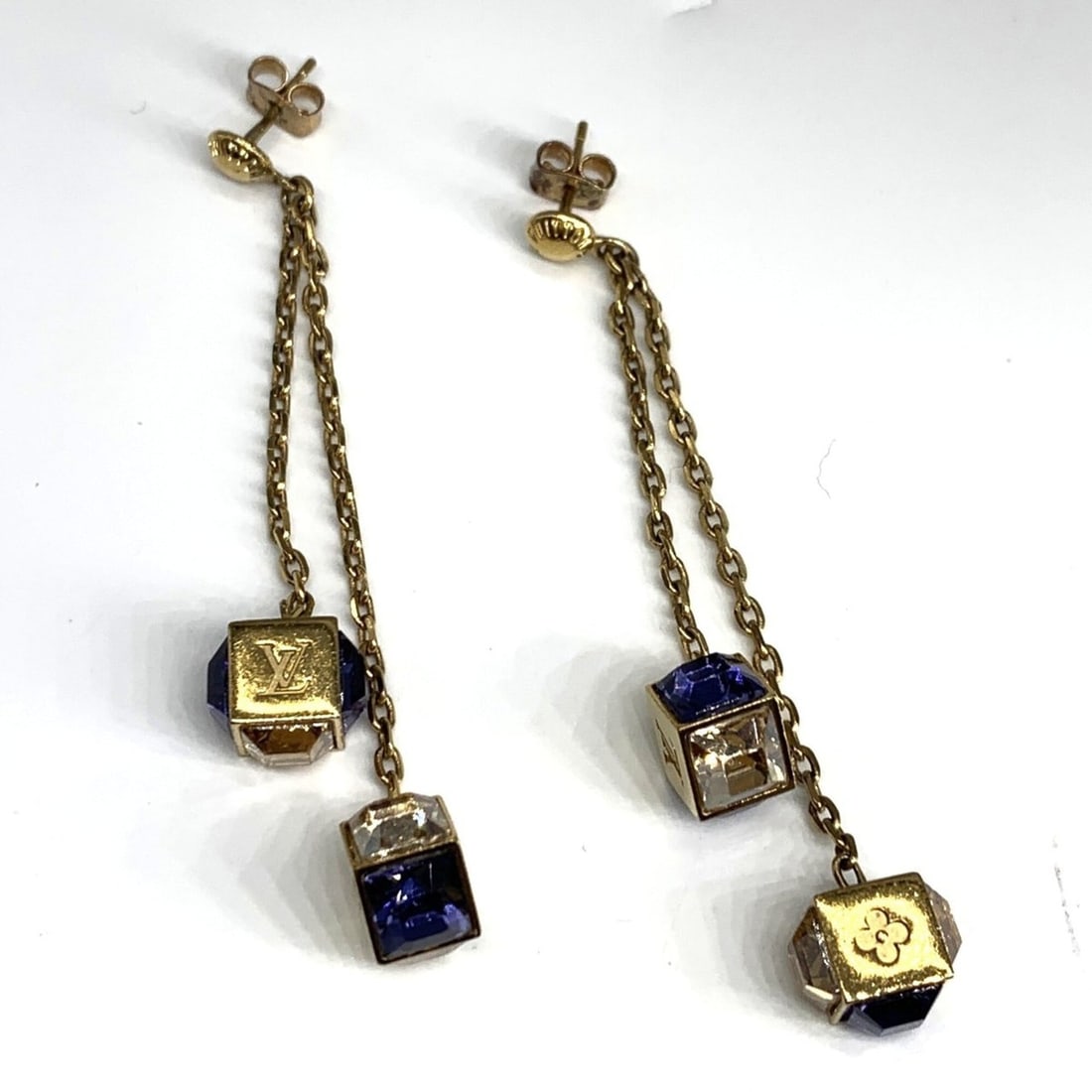 Louis Vuitton Boucle d'Oreilles Bandant Gamble Earrings LOUIS VUITTON M66059: --- Catalog ---Category: DesignType: Drop earringsColor: GoldGender: WomenCategory: GeneralBrand: Louis Vuitton--- Item List ---Section: ConditionRanking: Rank B Used - Traces of usage, damages / dirt