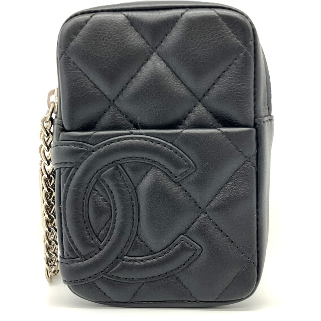 Chanel Cambon Line Cigarette Case A26732 Black Tobacco CHANEL: --- Catalog ---Category: DesignType: Cigarette caseColor: BlackMaterial: LeatherLeather/Fur Type: LambskinCategory: GeneralBrand: ChanelCategory: Physical PropertiesWeight: 52g / 1.83oz.Size (HxWxD): 