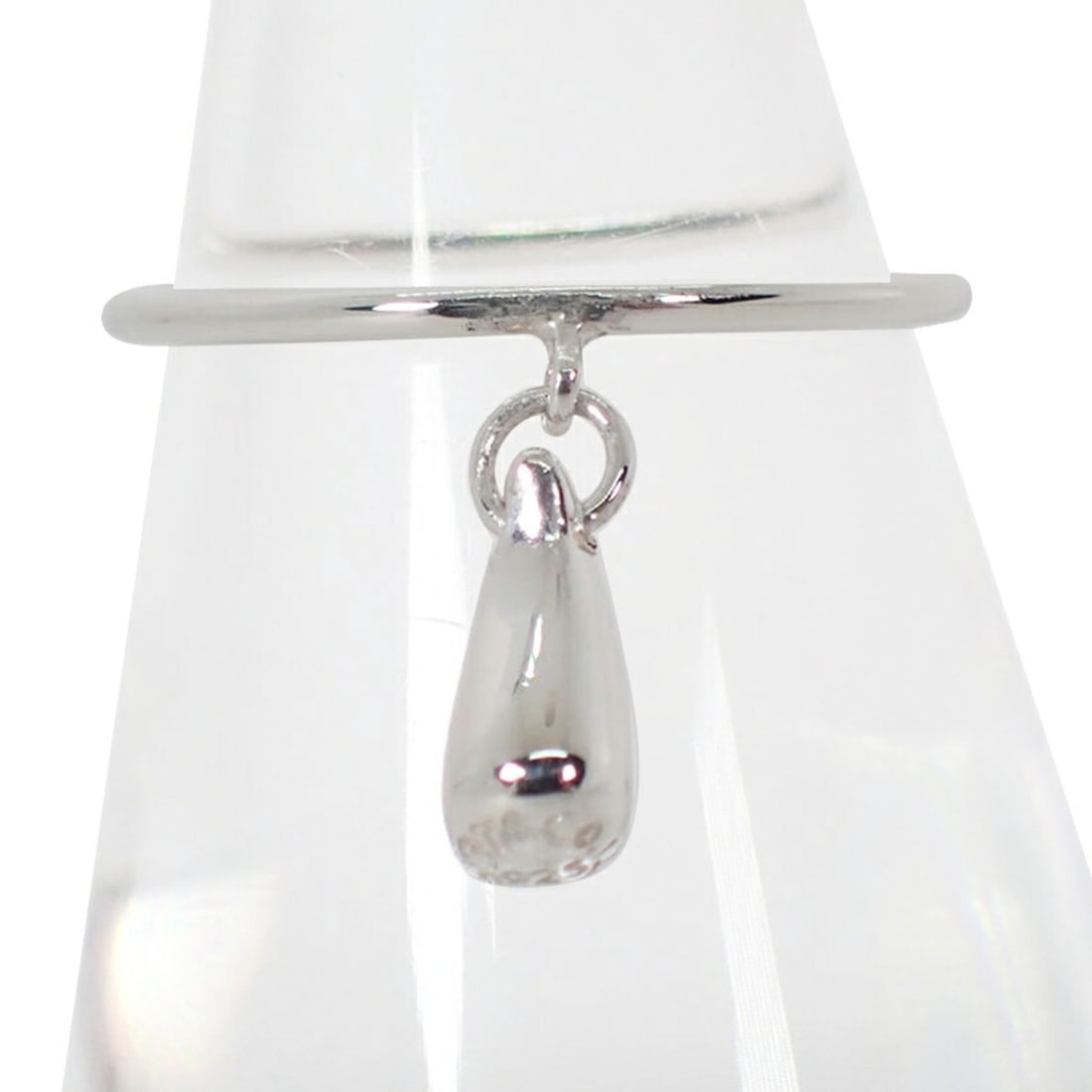 TIFFANY & Co. 925 Teardrop Ring, Size 12.5: --- Catalog ---Category: SizeUS Size: 6.5Brand Size: 52Category: DesignType: Band ringGender: WomenMaterial: Sterling silver 925Category: GeneralBrand: Tiffany--- Item List ---Section: