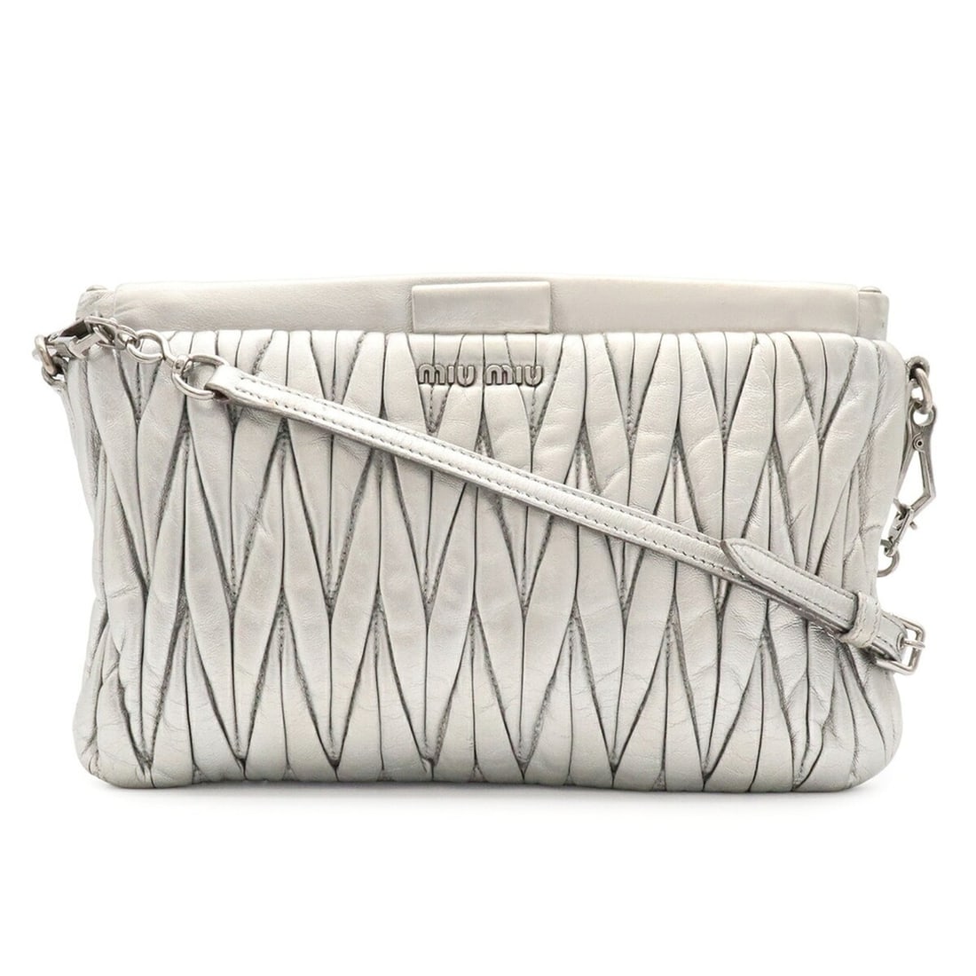 Miu Miu Miu Matelassé Gathered Shoulder Bag, Pouch, Clutch Metallic Leather, Silver: --- Catalog ---Category: SizeSize (HxWxD): 16cm x 25cm / 6.29'' x 9.84''Category: DesignType: Clutch bag, Pochette, Shoulder bagColor: MetallicGender: WomenMaterial: Leather Category: GeneralBrand: Mi