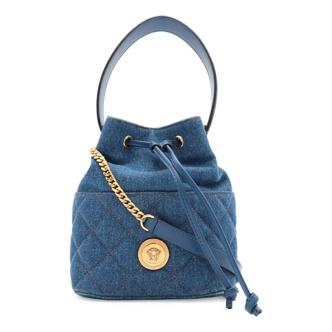VERSACE Medusa denim shoulder bag/handbag, blue.: --- Catalog ---Category: SizeSize (HxWxD): 20cm x 16.5cm x 9.5cm / 7.87'' x 6.49'' x 3.74''Category: DesignType: Handbag, Shoulder bagColor: BlueGender: WomenMaterial: Denim Category: GeneralBrand: Ve