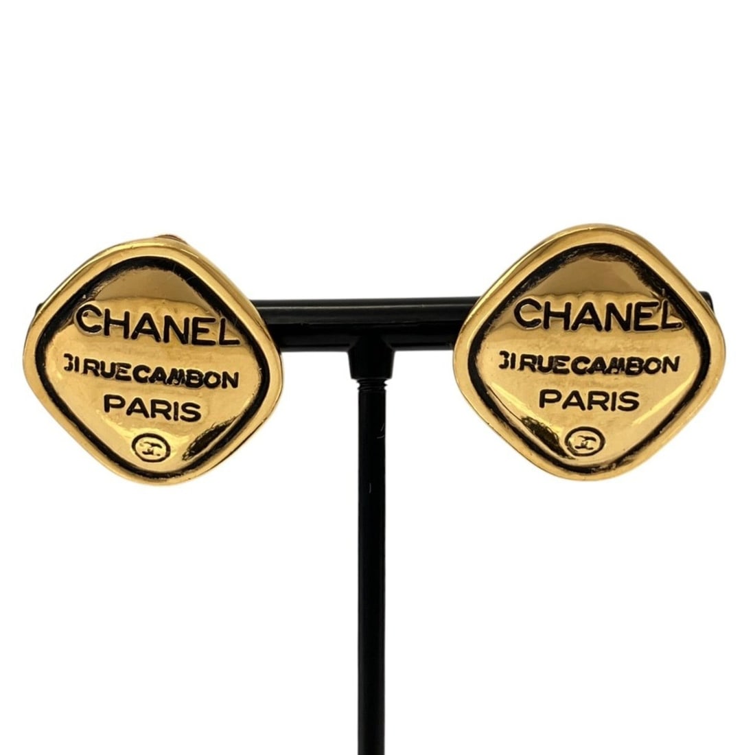 CHANEL Cambon Plate Earrings, Gold Color, Women's: --- Catalog ---Category: SizeSize (HxWxD): 25.00mm x 23.00mm / 0.98'' x 0.91''Category: DesignType: Clip earringsColor: GoldGender: WomenCategory: GeneralBrand: Chanel--- Item List ---Section: