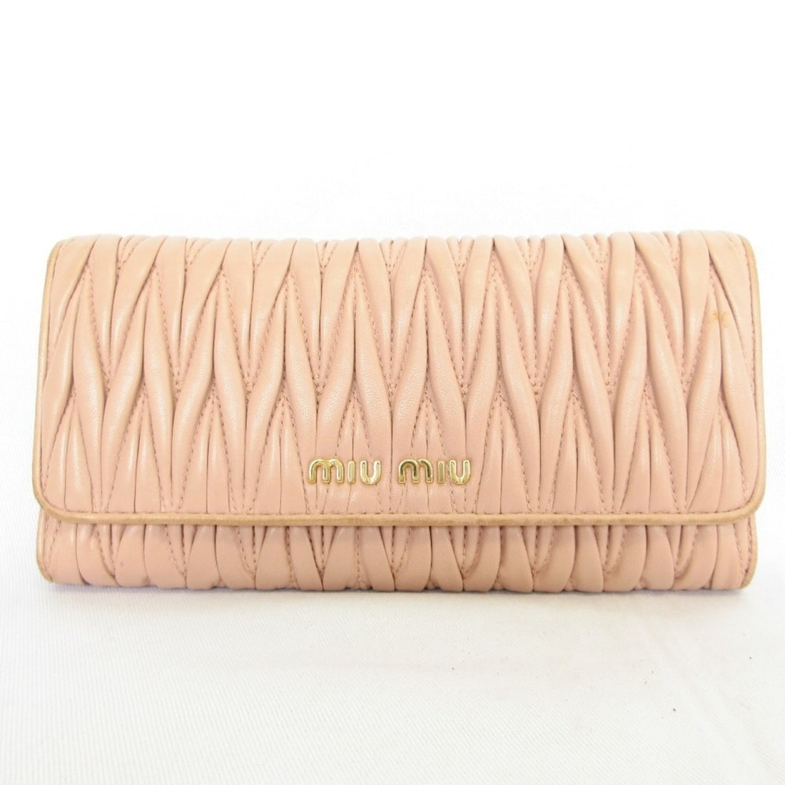 MIUMIU Miu Leather Matelassé Long Wallet, Pink, Women's: --- Catalog ---Category: SizeSize (HxWxD): 11cm x 19.5cm x 2cm / 4.33'' x 7.67'' x 0.78''Category: DesignColor: PinkGender: WomenCategory: GeneralBrand: Miu Miu--- Item List ---Section: ConditionRanki