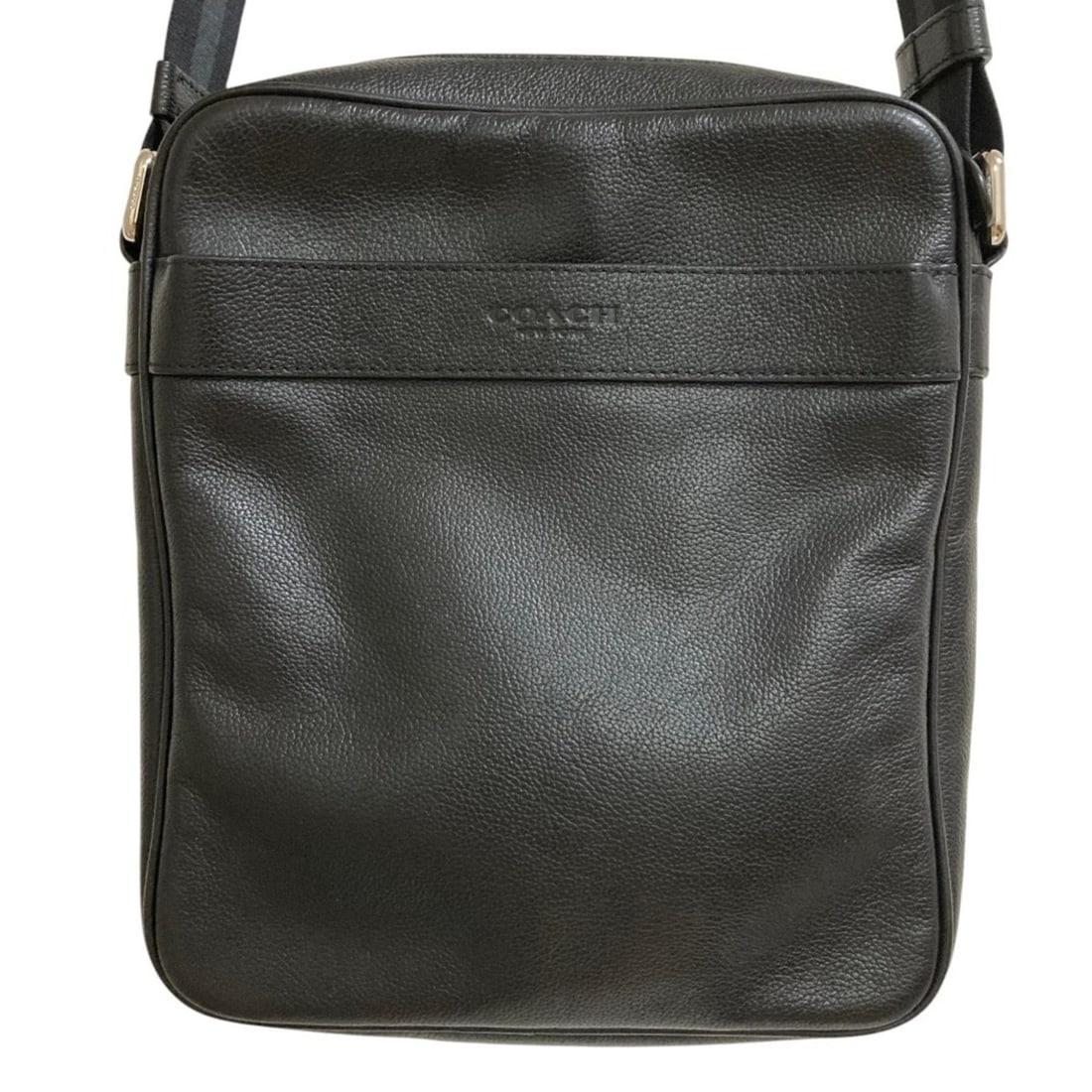 COACH Smooth Leather Flight Handbag Shoulder Bag F54782 Black Men's Women's: --- Catalog ---Category: SizeSize (HxWxD): 25.5cm x 22cm x 7.5cm / 10.03'' x 8.66'' x 2.95''Category: DesignType: Handbag, Shoulder bagColor: BlackGender: Men,WomenMaterial: Leather Category: GeneralB