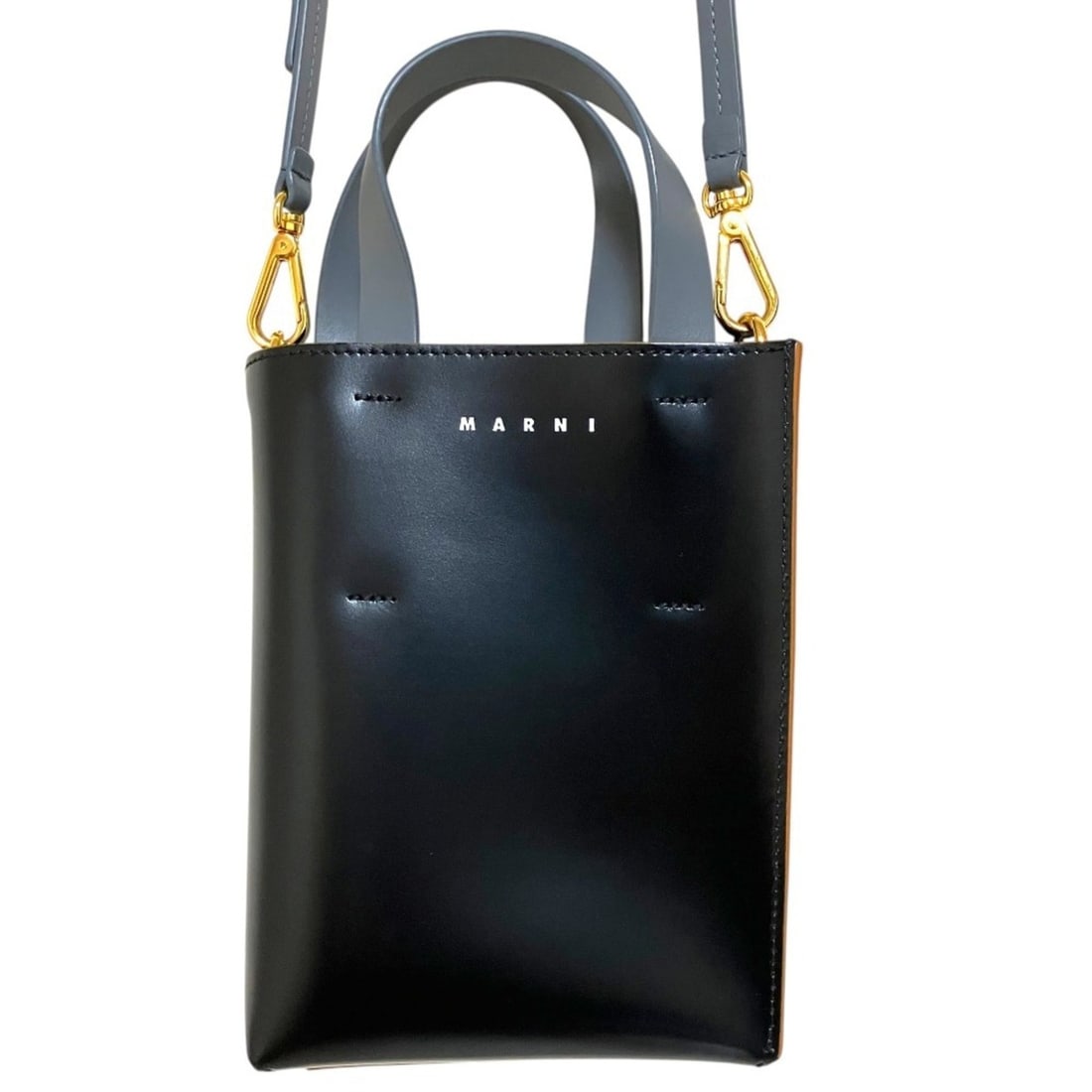 MARNI MUSEO Sunflower Print 2-Way Shoulder Bag/Handbag SHMP0050Y2 Black Women's: --- Catalog ---Category: SizeSize (HxWxD): 19cm x 14cm x 5cm / 7.48'' x 5.51'' x 1.96''Category: DesignType: Handbag, Shoulder bagColor: BlackGender: WomenMaterial: Leather Category: GeneralBrand: Mar