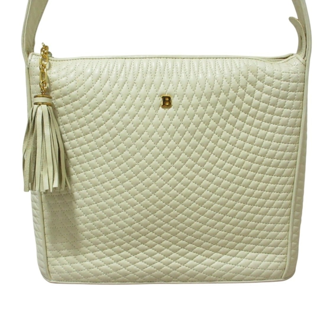 BALLY Logo Plate Leather Tassel Quilted Shoulder Bag 61064 White Women's: --- Catalog ---Category: SizeSize (HxWxD): 24.5cm x 29.5cm x 9cm / 9.64'' x 11.61'' x 3.54''Category: DesignType: Shoulder bagColor: WhiteGender: WomenMaterial: Leather Category: GeneralBrand: Bally--