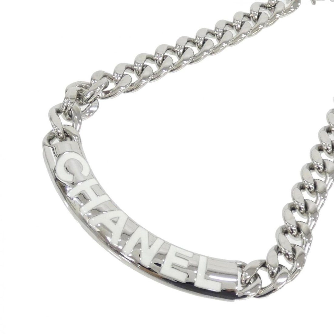 Chanel ABE815 Necklace: --- Catalog ---Category: SizePendant Size: 15mm x 82mm / 0.59'' x 3.22''Neck Circumference: 38 cm - 43 cm / 14.96'' - 16.92''Category: DesignColor: Silver, WhiteGender: WomenNecklace Type: