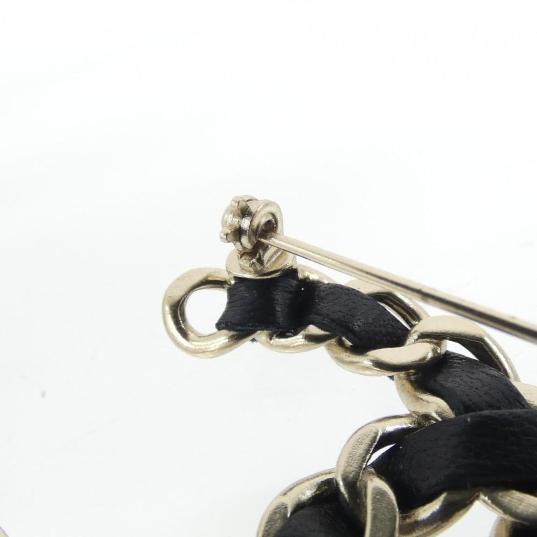 Chanel 96202 Brooch - 4