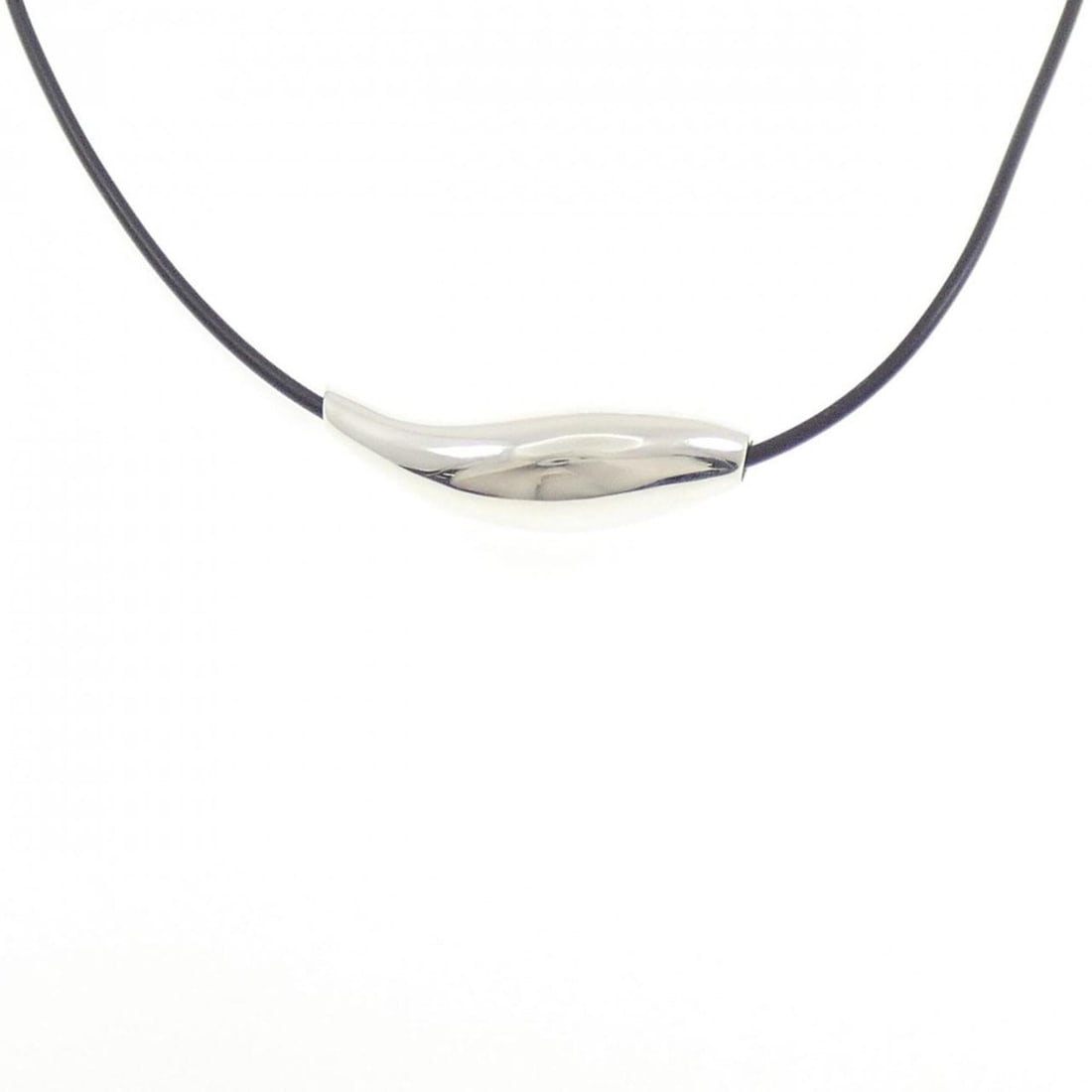 Tiffany Fish Necklace: --- Catalog ---Category: SizePendant Size: 14.2mm x 40.5mm / 0.55'' x 1.59''Neck Circumference: 37 cm / 14.56''Category: DesignGender: WomenMaterial: Silver 925Pendant Type: PendantNecklace Type: