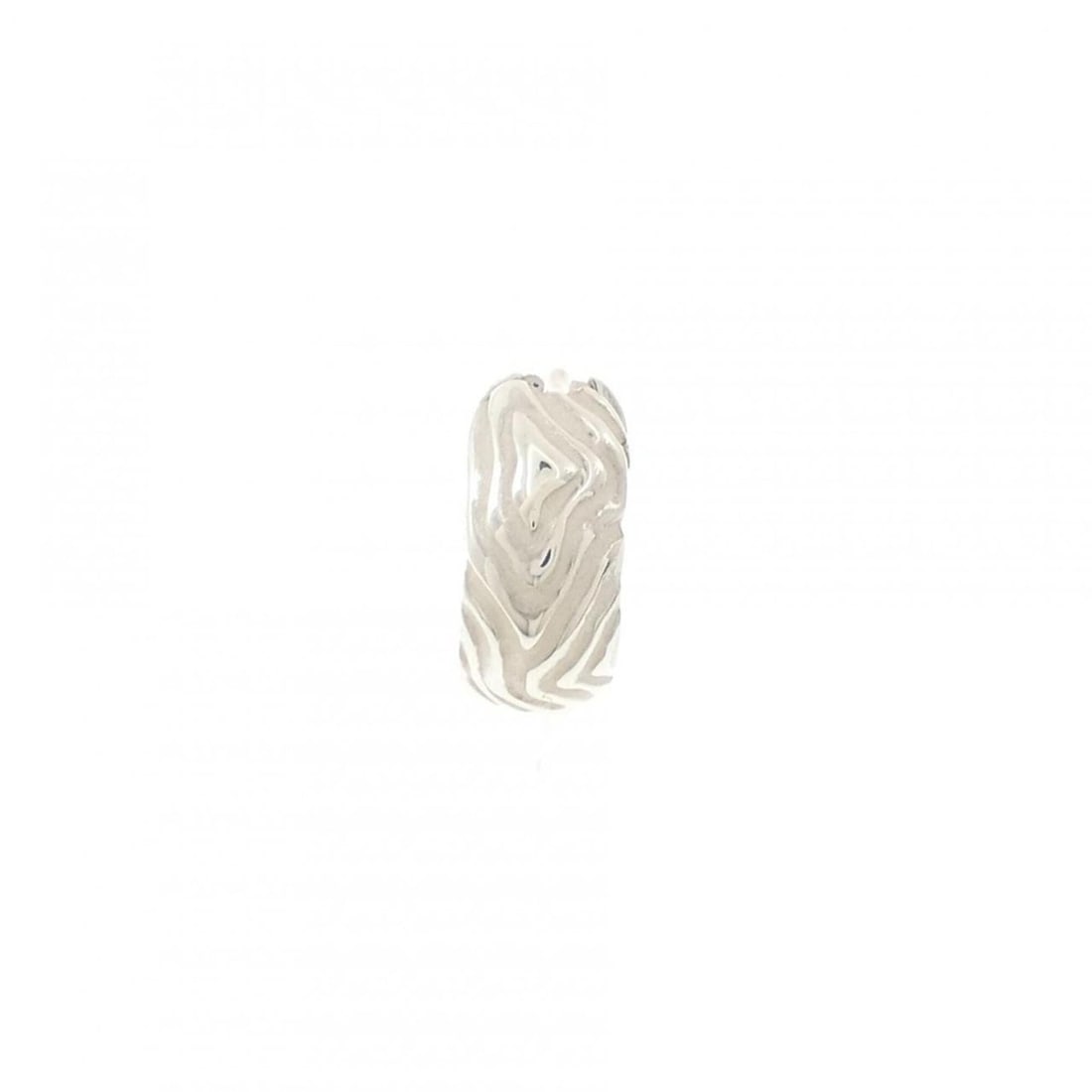 Tiffany & Co. 925 Sterling Silver Earring (Single Earring): --- Catalog ---Category: SizeSize (HxWxD): 14.30mm x 6.70mm / 0.56'' x 0.26''Category: DesignType: Stud earringsGender: WomenMaterial: Silver 925Category: GeneralBrand: Tiffany--- Item List