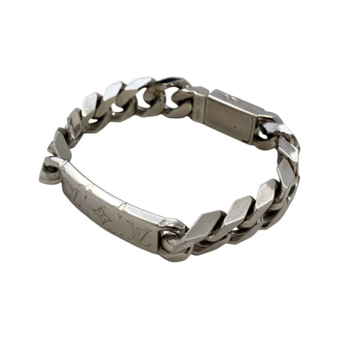 LOUIS VUITTON Louis Vuitton Bracelet LV Signature Chain Monogram M62486 Silver Color Men's: --- Catalog ---Category: SizeLength: 18cm / 7.08''Weight: 61.82g / 2.18oz.Total Length: 21cm / 8.26''Category: DesignType: Charm braceletColor: SilverGender: MenCategory: GeneralLine: MonogramBrand: L
