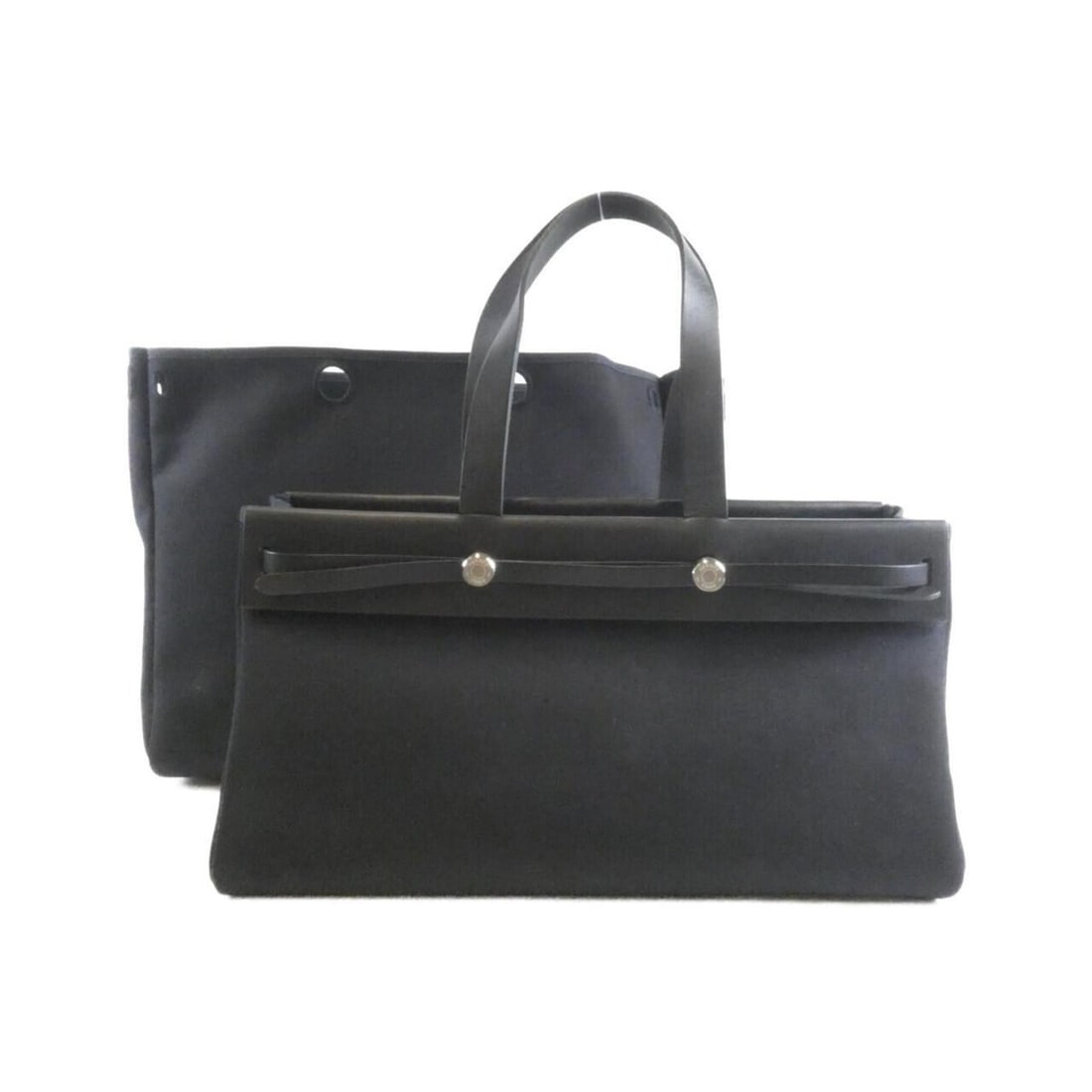 Hermes Herbag Cabas 036908CB Handbag: --- Catalog ---Category: SizeSize (HxWxD): 21cm x 41cm x 16cm / 8.26'' x 16.14'' x 6.29''Category: DesignType: HandbagColor: BlackGender: Women,MenMaterial: Toile officier Hardware Color: Matte silver