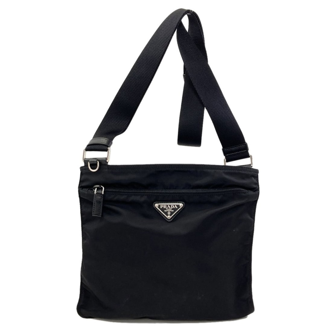 Prada logo hardware shoulder bag, nylon, women's.: --- Catalog ---Category: SizeSize (HxWxD): 24cm x 26cm x 5.00mm / 9.44'' x 10.23'' x 0.19''Category: DesignType: Shoulder bagColor: BlackGender: WomenMaterial: Nylon Category: GeneralBrand: Prada--- I