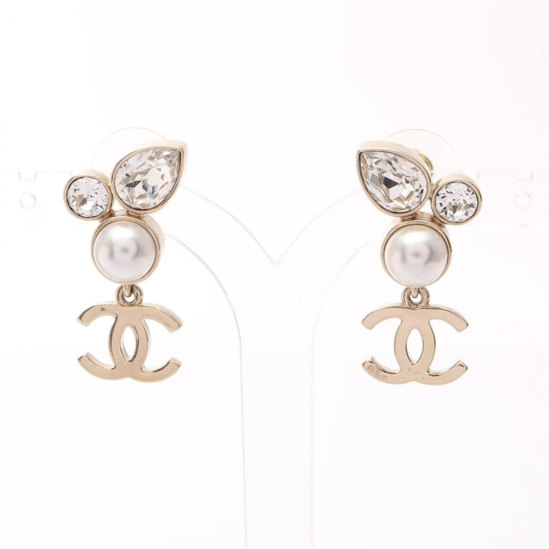 Chanel Coco Mark Drop Earrings, Gold Plated (GP), Faux Pearl, Rhinestone, Women's, Gold, White,: --- Catalog ---Category: SizeSize (HxWxD): 32.00mm x 16.00mm / 1.26'' x 0.63''Category: DesignType: Drop earringsColor: Clear, Gold, WhiteGender: WomenMaterial: Gold plating, RhinestoneCategory: Gener