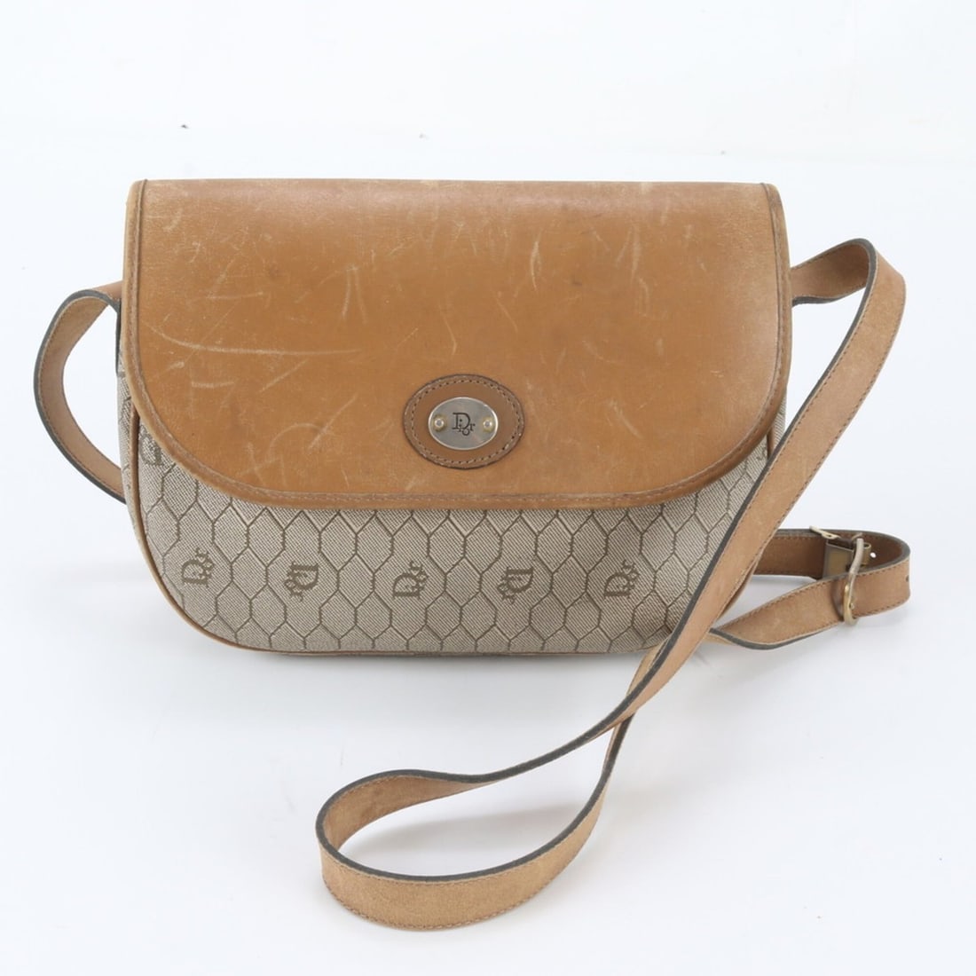 Christian Dior Honeycomb Pattern Leather Shoulder Bag Crossbody for Women: --- Catalog ---Category: SizeSize (HxWxD): 17cm x 24cm x 7cm / 6.69'' x 9.44'' x 2.75''Category: DesignType: Crossbody bag, Shoulder bagColor: BrownGender: WomenMaterial: Leather , Coated canvas Categ