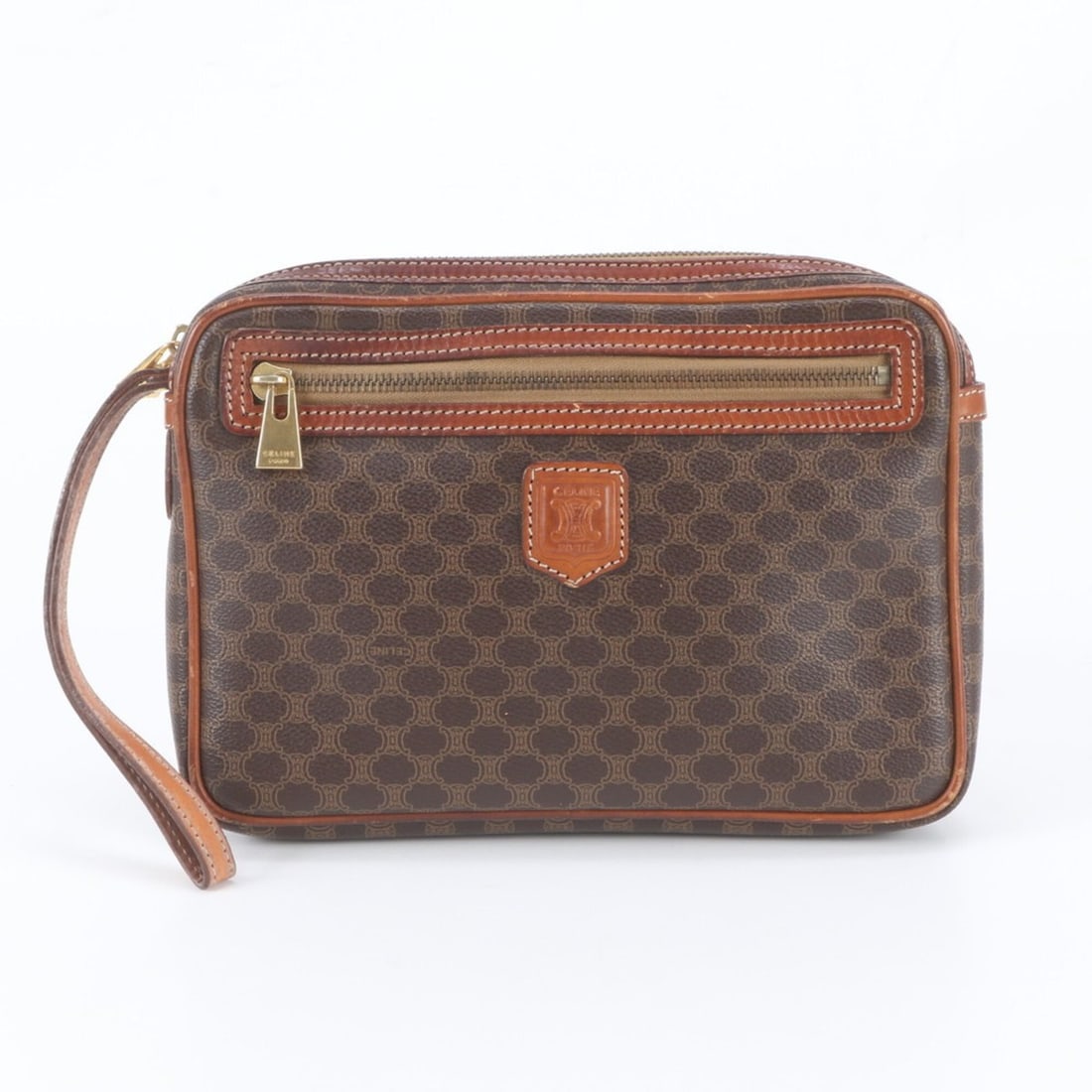 Celine Macadam MC96 Leather Second Bag Clutch Pouch Brown Men's: --- Catalog ---Category: SizeSize (HxWxD): 17cm x 24cm x 4cm / 6.69'' x 9.44'' x 1.57''Category: DesignType: Clutch bag, PouchColor: BrownGender: MenMaterial: Leather , Coated canvas Category: General