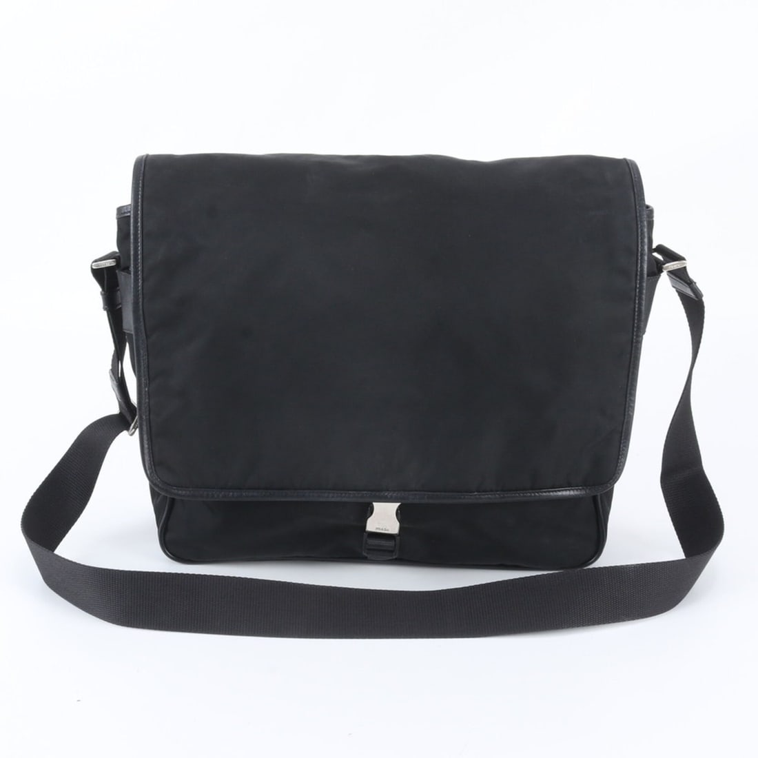 Prada Tessuto Nylon Triangle Logo Leather Shoulder Bag for Men: --- Catalog ---Category: SizeSize (HxWxD): 32cm x 35cm x 8cm / 12.59'' x 13.77'' x 3.14''Category: DesignType: Shoulder bagColor: BlackGender: MenMaterial: Leather , Nylon Category: GeneralBrand: Prad