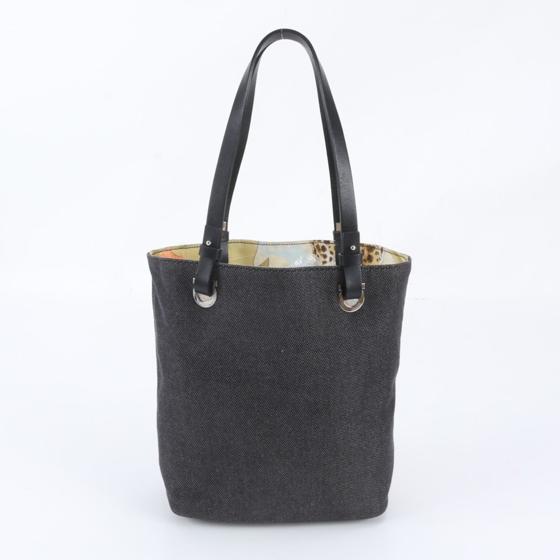 Salvatore Ferragamo Gancini Reversible Tote Bag Shoulder Leather Women's: --- Catalog ---Category: SizeSize (HxWxD): 22cm x 19cm x 10cm / 8.66'' x 7.48'' x 3.93''Category: DesignType: Shoulder bag, Tote bagColor: BlackGender: WomenMaterial: Leather , Canvas Category: Genera