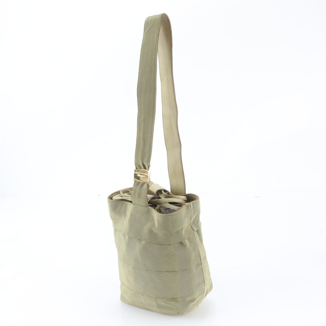 Salvatore Ferragamo Vara Leather Nylon Shoulder Bag Handbag for Women: --- Catalog ---Category: SizeSize (HxWxD): 22cm x 17cm x 13cm / 8.66'' x 6.69'' x 5.11''Category: DesignType: Handbag, Shoulder bagColor: GreenGender: WomenMaterial: Leather , Nylon Category: GeneralB