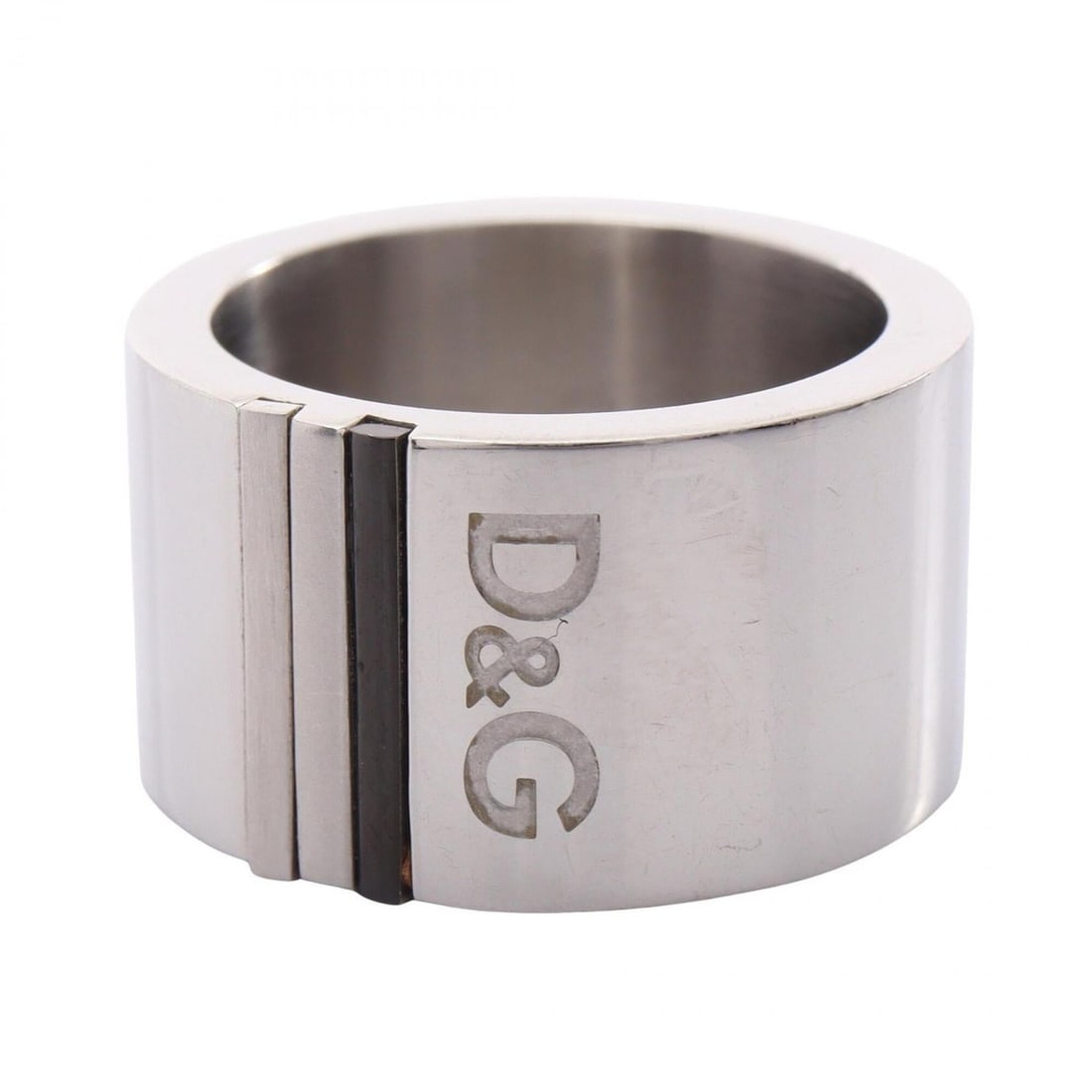 D&G Logo Ring - Metal Jewelry for Men (Silver/Black): --- Catalog ---Category: SizeJP Size: 17US Size: 8.5Category: DesignType: Band ringColor: Black, SilverGender: MenMaterial: MetalCategory: GeneralBrand: Dolce & Gabbana--- Item List ---Section: Condit