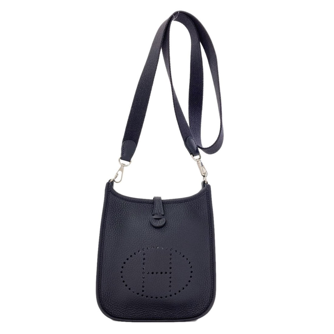 Hermes Evelyne TPM Shoulder Bag with Silver Hardware, Taurillon Leather, Women's: --- Catalog ---Category: SizeSize (HxWxD): 18cm x 16cm x 5cm / 7.08'' x 6.29'' x 1.96''Category: DesignType: Shoulder bagColor: NavyGender: WomenMaterial: Leather Category: GeneralBrand: Hermes--- Ite
