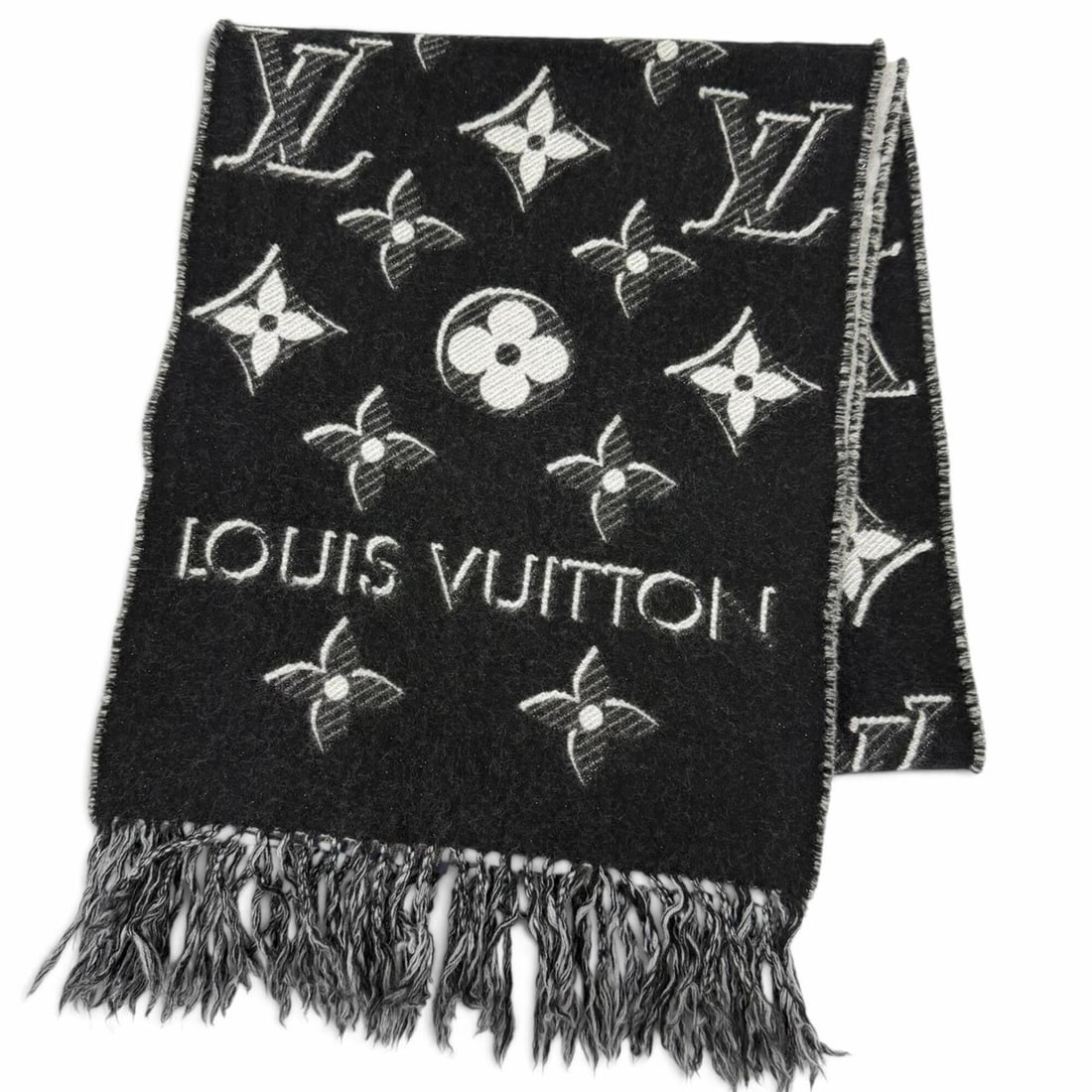 LOUIS VUITTON (Louis Vuitton) 2023 Model M78159 LV Essential 100% Wool Monogram Shine Fringe Scarf,: --- Catalog ---Category: SizeSize (LxW): 1.56m x 33cm / 61.41'' x 12.99''Category: DesignType: StoleColor: BlackGender: MenMaterial: Wool , Rayon , Silk , Polyester Category: GeneralBrand: Louis Vuitt
