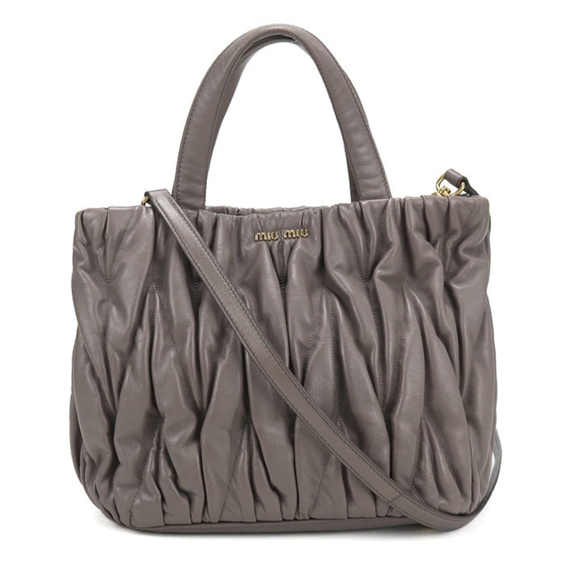 Miu Miu MIUMIU (OUTLET) Miu Outlet Tote Bag 5BG061 N88 F0572 2-Way Matelassé Women's Gray: --- Catalog ---Category: SizeSize (HxWxD): 22cm x 23cm x 15cm / 8.66'' x 9.05'' x 5.9''Category: DesignType: Tote bagColor: GrayGender: WomenMaterial: Leather Hardware Color: GoldLeather/Fur Type: Lam