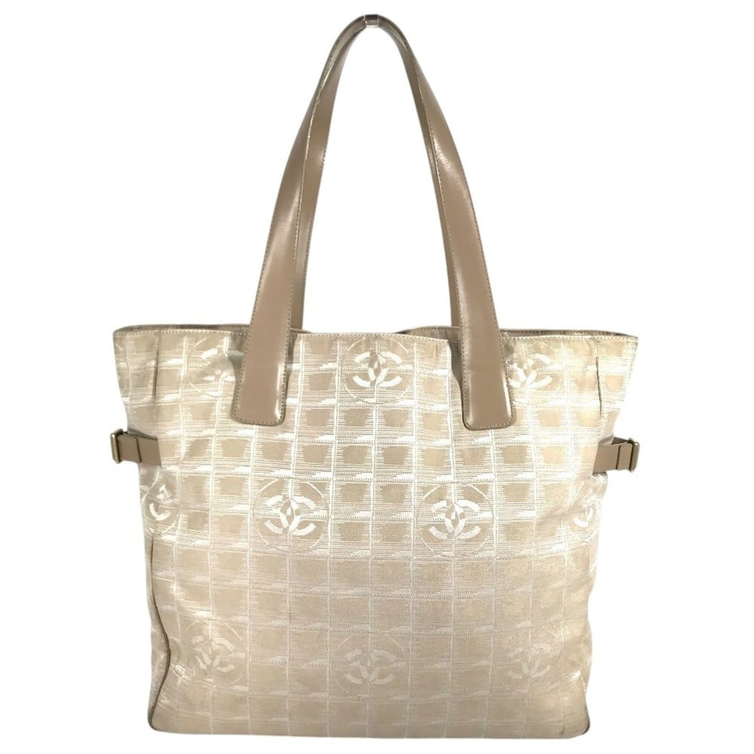 CHANEL A15825 New Travel Line GM Tote Bag, Shoulder Canvas, Nylon, Leather, Men's, Women's, Beige: --- Catalog ---Category: SizeSize (HxWxD): 33cm x 33cm x 11cm / 12.99'' x 12.99'' x 4.33''Handle Length: 51cm / 20.07''Category: DesignType: Tote bagColor: BeigeGender: Men,Women,UnisexMaterial: Nylon