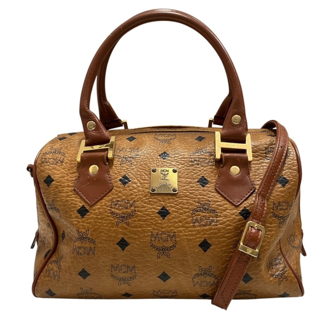 MCM Boston Bag Visetos Leather: --- Catalog ---Category: SizeSize (HxWxD): 16cm x 26cm x 17cm / 6.29'' x 10.23'' x 6.69''Strap Length: 87cm - 105cm / 34.25'' - 41.33''Handle Length: 36cm / 14.17''Category: DesignType: Boston