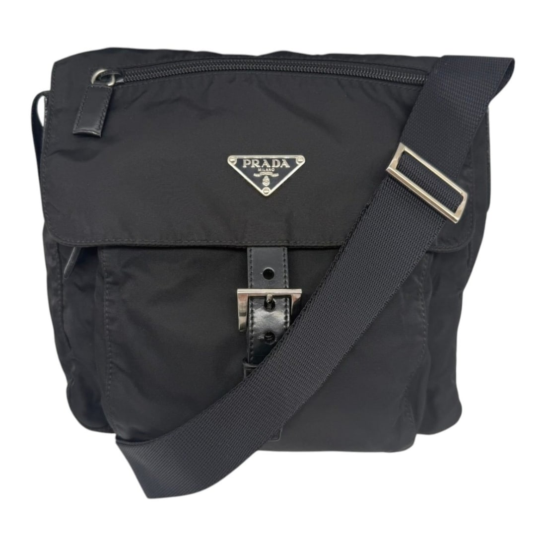 PRADA Prada Shoulder Bag BT8994 Black Triangle Plate Nylon Leather Women's: --- Catalog ---Category: SizeSize (HxWxD): 21cm x 23cm x 10cm / 8.26'' x 9.05'' x 3.93''Strap Length: 82cm - 137cm / 32.28'' - 53.93''Category: DesignType: Shoulder bagColor: BlackGender: WomenMateria