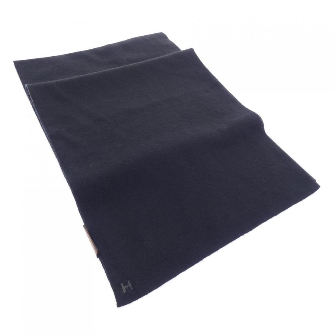 Hermes scarf: --- Catalog ---Category: SizeSize (LxW): 1.73m x 30.5cm / 68.11'' x 12''Category: DesignType: StoleColor: BlackGender: MenMaterial: Silk , Cashmere Category: GeneralBrand: Hermes--- Item List ---Secti