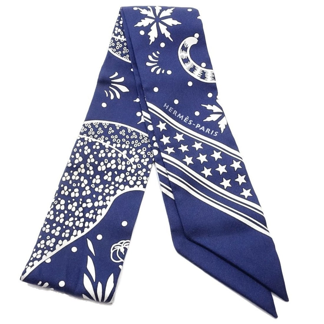 HERMES Twilly Les Leopards Bandana Silk Multicolor Scarf/Muffler for Women 182325: --- Catalog ---Category: SizeSize (LxW): 5cm / 1.96''Category: DesignType: ScarfColor: Blue, Multi-color, WhiteGender: WomenMaterial: Silk Category: GeneralBrand: HermesCountry of Origin: France--- It