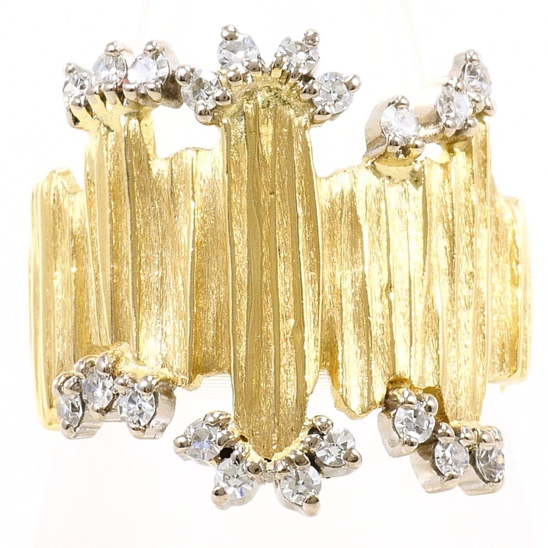 18K (18-karat) Yellow Gold Ring with 1 Diamond (carat mark not stamped), Certificate of: --- Catalog ---Category: SizeWidth: 20mm / 0.79''Weight: 8.4g / 0.29oz.JP Size: 15.5US Size: 7.5Category: DesignType: Band ringColor: White gold, Yellow goldMetal: Gold, White GoldStone: DiamondGender