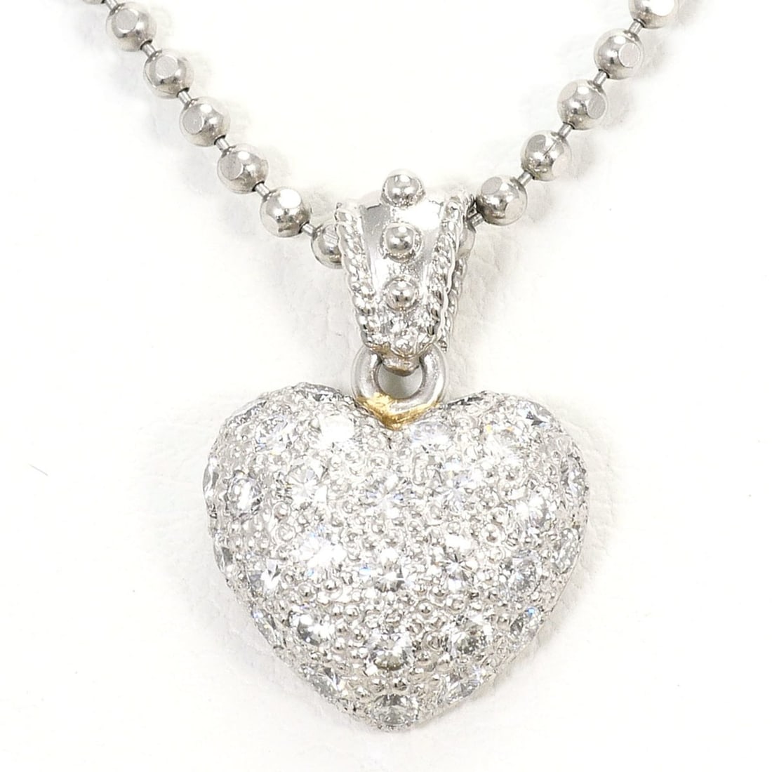 PT900 Platinum / PT850 Necklace with Diamond (no carat marking), Certificate of Authenticity, Total: --- Catalog ---Category: SizeWeight: 7.5g / 0.26oz.Pendant Size: 16mm x 11mm / 0.62'' x 0.43''Neck Circumference: 40 cm / 15.74''Category: DesignColor: PlatinumMetal: PlatinumStone: DiamondGender: Wom