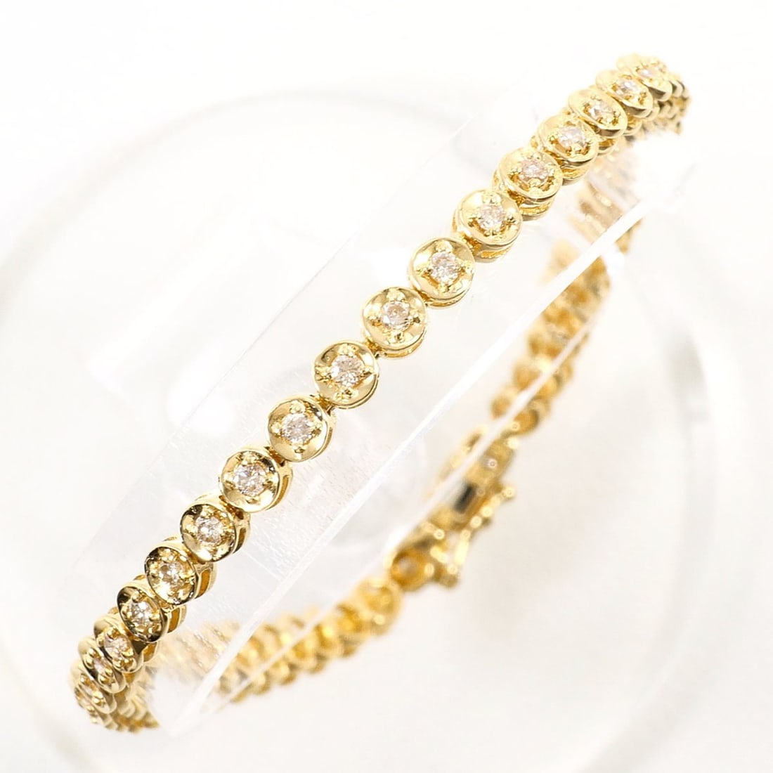 18K (18-karat) Yellow Gold Bracelet with 1.00ct Diamond, Certificate of Authenticity, Total Weight: --- Catalog ---Category: SizeLength: 18cm / 7.08''Weight: 9g / 0.31oz.Category: DesignType: Charm braceletColor: Yellow goldMetal: GoldStone: DiamondGender: WomenMaterial: Yellow gold (18K)Metal Purit