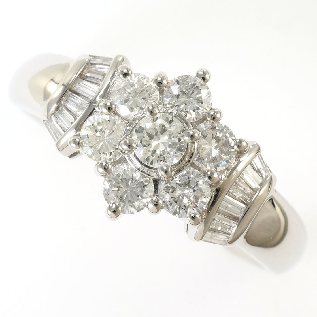 PT900 Platinum Ring, 1 Diamond (1.00ct), with Certificate of Authenticity, Total Weight 6.4g,: --- Catalog ---Category: SizeWidth: 10mm / 0.39''Weight: 6.4g / 0.22oz.JP Size: 16US Size: 8Category: DesignType: Band ringColor: PlatinumMetal: PlatinumStone: DiamondGender: WomenMaterial: Platinum 9