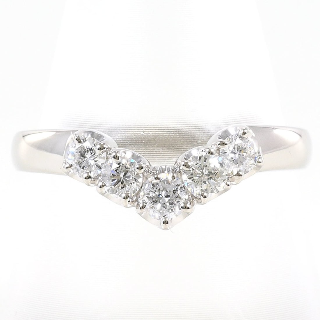 PT900 Platinum Ring, 1 Diamond (0.50ct), with Appraisal Certificate, Total Weight 3.7g, Jewelry: --- Catalog ---Category: SizeWidth: 7mm / 0.28''Weight: 3.7g / 0.13oz.JP Size: 16.5US Size: 8Category: DesignType: Band ringColor: PlatinumMetal: PlatinumStone: DiamondGender: WomenMaterial: Platinum 