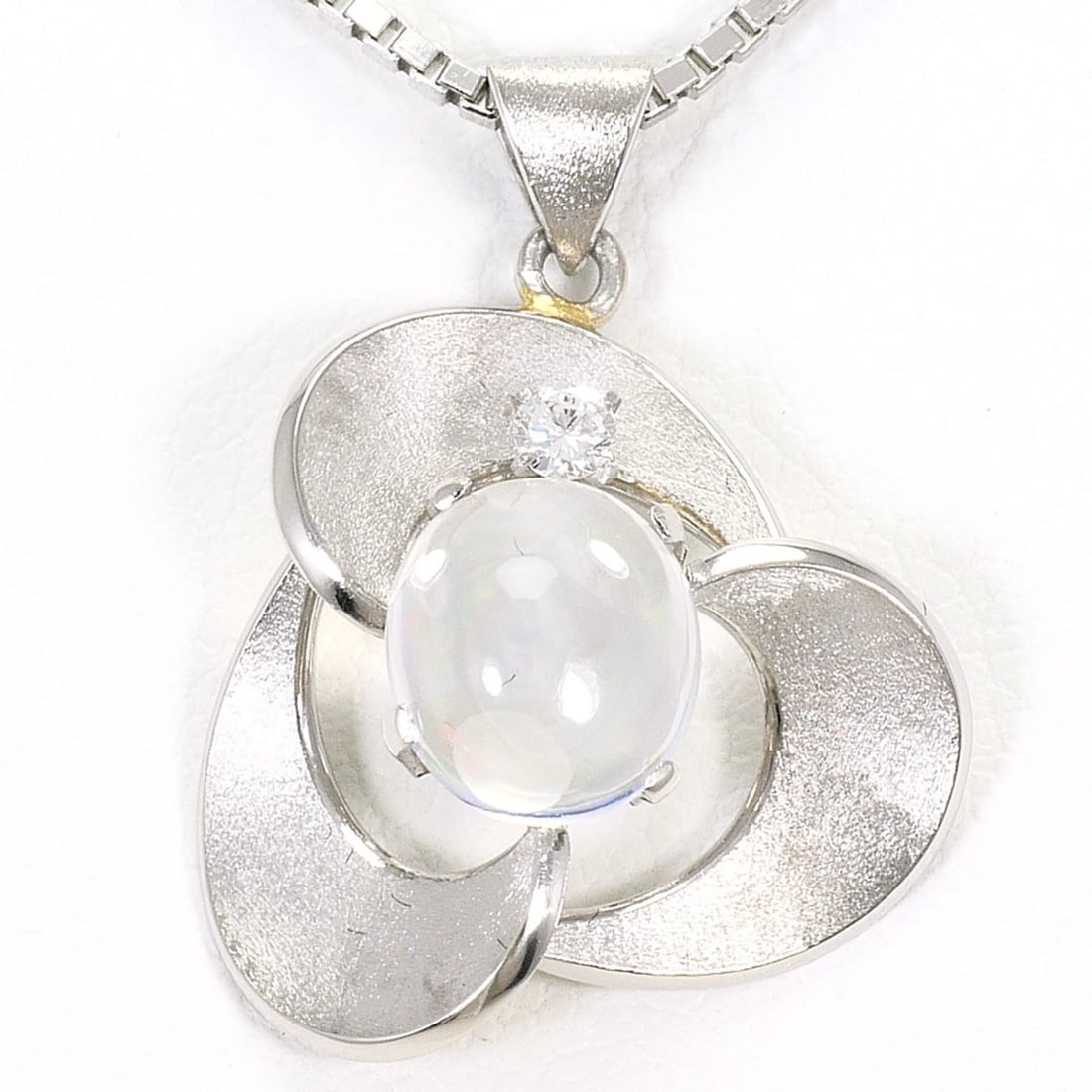 Pm Platinum PT850 Necklace with Water Opal 1.01ct and Diamond (no carat marking), Certificate of: --- Catalog ---Category: SizeWeight: 8.3g / 0.29oz.Pendant Size: 22mm x 17mm / 0.86'' x 0.66''Neck Circumference: 50 cm / 19.68''Category: DesignColor: PlatinumMetal: PlatinumStone: Diamond, OpalGende