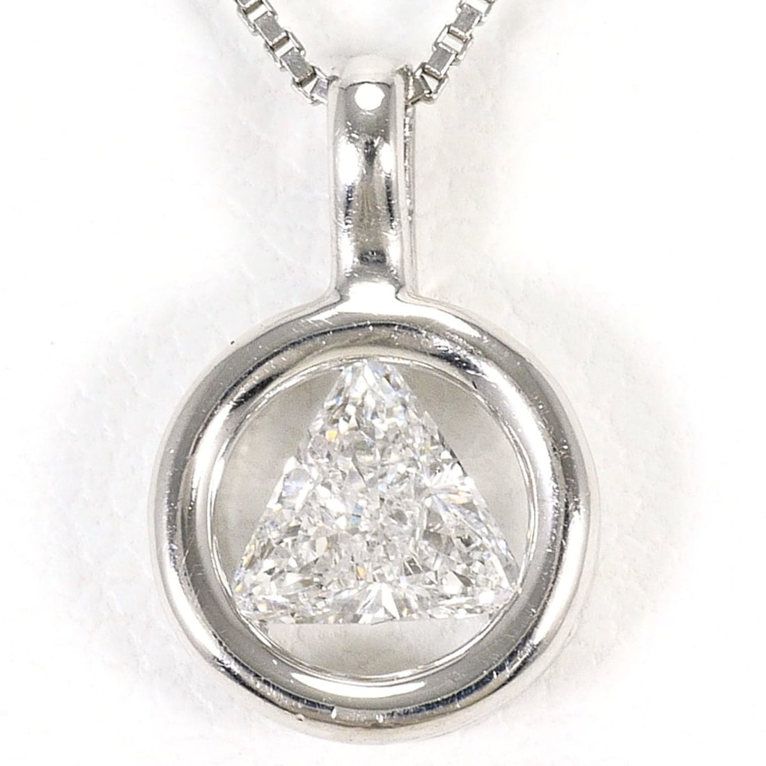 PT900 Platinum / PT850 Necklace with 0.28ct Blue Diamond (no carat marking), Certificate of: --- Catalog ---Category: SizeWeight: 3.1g / 0.1oz.Pendant Size: 11mm x 7mm / 0.43'' x 0.27''Neck Circumference: 45 cm / 17.71''Category: DesignColor: PlatinumMetal: PlatinumStone: DiamondGender: Women