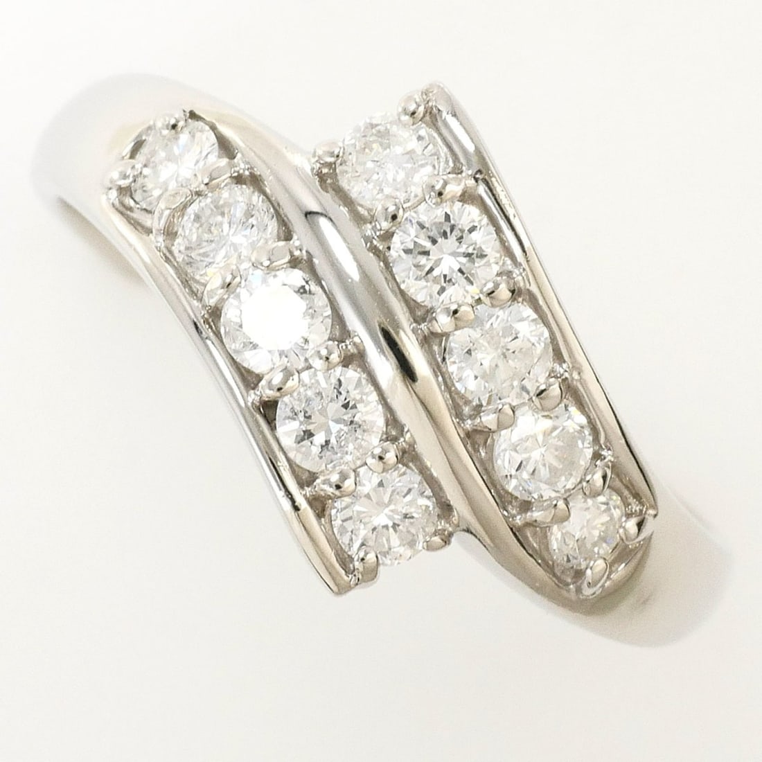 PT900 Platinum Ring with 0.50ct Diamond, Certificate of Authenticity, Total Weight 3.9g, Jewelry: --- Catalog ---Category: SizeWidth: 10mm / 0.39''Weight: 3.9g / 0.13oz.JP Size: 10US Size: 5.5Category: DesignType: Band ringColor: PlatinumMetal: PlatinumStone: DiamondGender: WomenMaterial: Platinum