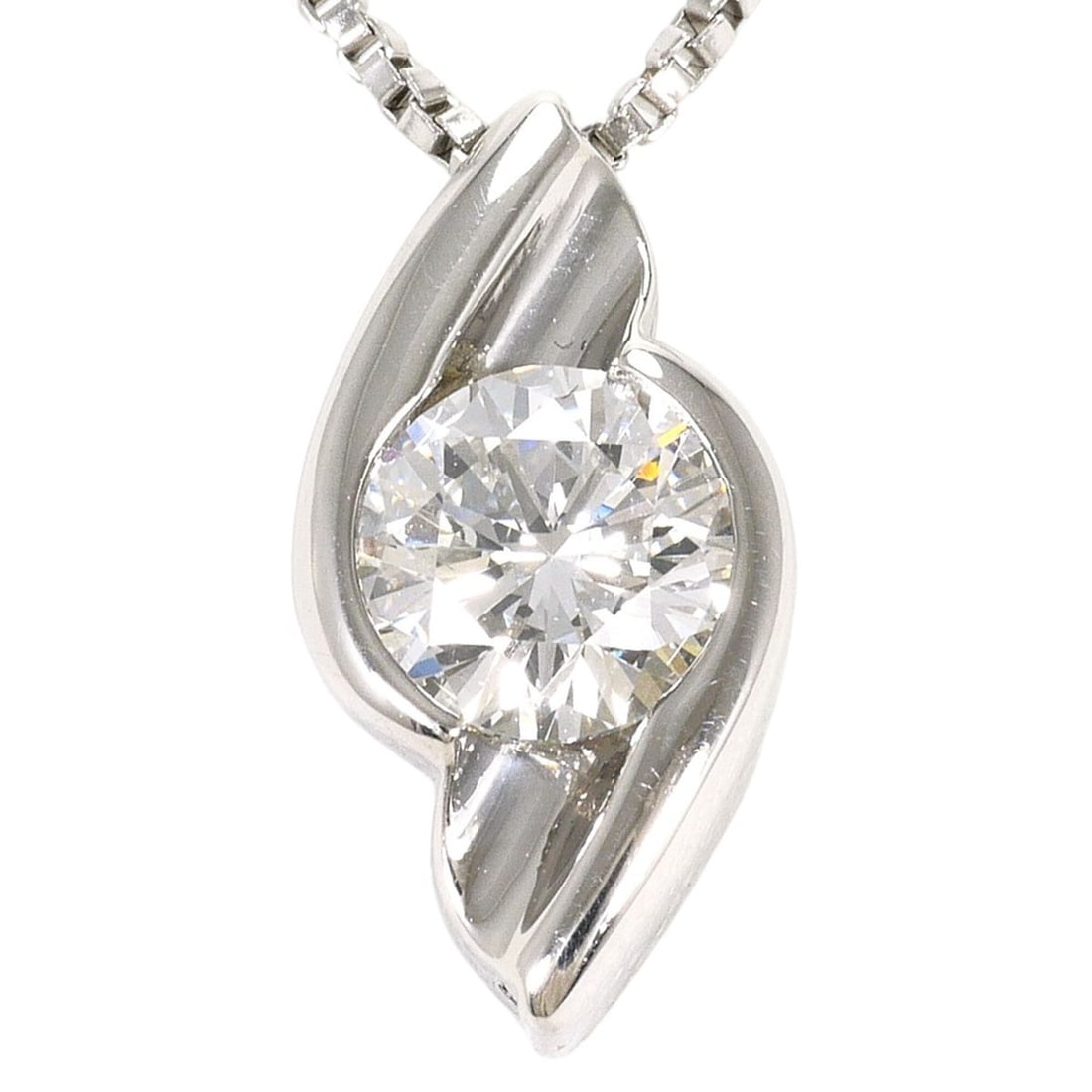 PT900 Platinum / PT850 Necklace with 0.70ct Diamond (SI1 clarity, certified), Total Weight 6.0g,: --- Catalog ---Category: SizeWeight: 6g / 0.21oz.Pendant Size: 15mm x 7mm / 0.59'' x 0.27''Neck Circumference: 40 cm / 15.74''Category: DesignColor: PlatinumMetal: PlatinumGender: WomenMaterial: Plati