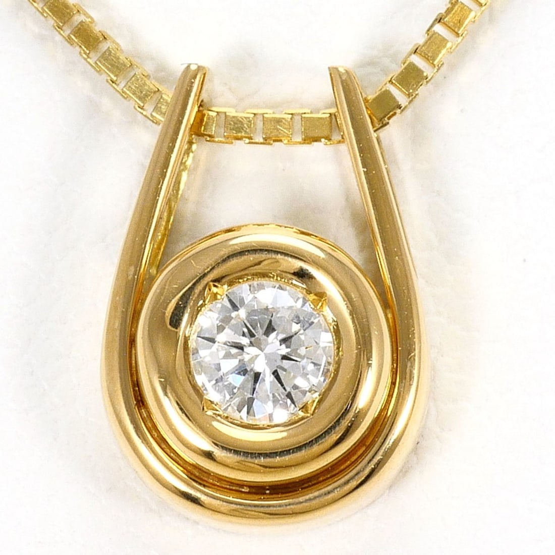 18K (18-karat) Yellow Gold Necklace with 0.11ct Diamond, Certificate of Authenticity, Total Weight (1 of 18)