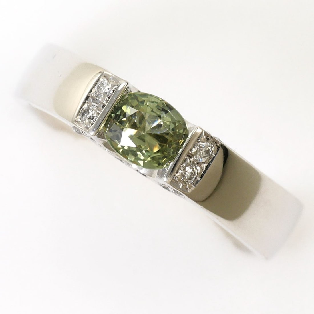 PT900 Platinum Ring, 1 Sapphire 0.46ct, Diamond 0.18ct, with Certificate of Authenticity, Total: --- Catalog ---Category: SizeWidth: 5mm / 0.2''Weight: 9.8g / 0.34oz.JP Size: 12US Size: 6.5Category: DesignType: Band ringColor: PlatinumStone: Diamond, SapphireGender: WomenMaterial: Platinum 900Cat