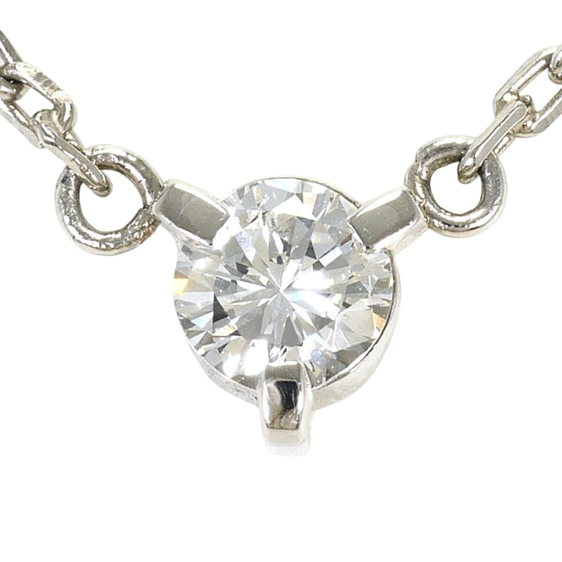 PT850 Platinum Necklace with 0.24ct Diamond (SI1 clarity), Certificate of Authenticity, Total Weight: --- Catalog ---Category: SizeWeight: 2.9g / 0.1oz.Pendant Size: 6mm x 8mm / 0.23'' x 0.31''Neck Circumference: 40 cm / 15.74''Category: DesignColor: PlatinumGender: WomenMaterial: Platinum 850Necklace