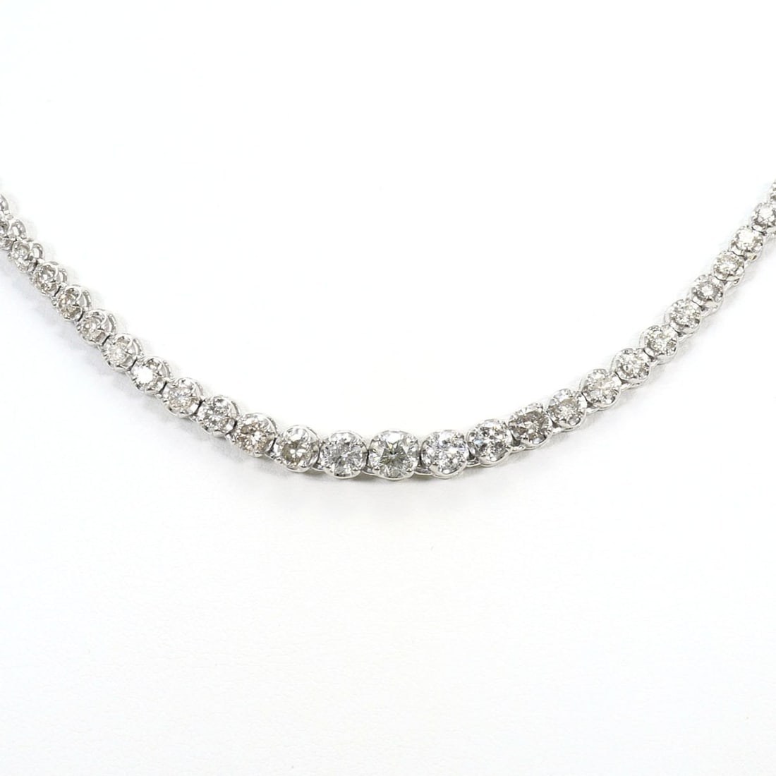 PT900 Platinum / PT850 Necklace with 5.37ct Diamond, Certificate of Authenticity, Total Weight: --- Catalog ---Category: SizeNeck Circumference: 44 cm / 17.32''Category: DesignColor: PlatinumMetal: PlatinumStone: DiamondGender: WomenMaterial: Platinum 850, Platinum 900Necklace Type: NecklaceCate