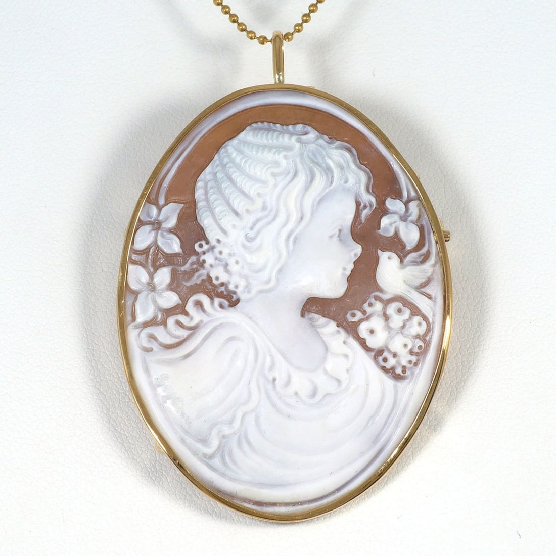 18K (18-karat) Yellow Gold Necklace with Shell Cameo Card, Total Weight 13.8g, 40cm, Jewelry: --- Catalog ---Category: SizeWeight: 13.8g / 0.48oz.Pendant Size: 59mm x 40mm / 2.32'' x 1.57''Neck Circumference: 40 cm / 15.74''Category: DesignColor: Yellow goldMetal: GoldGender: WomenMaterial: Ye