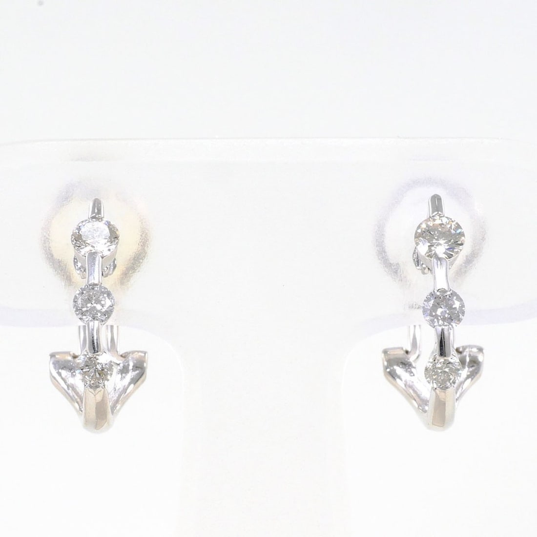 PT900 Platinum 18K WG White Gold Earrings with 0.25 ct Diamonds, Total Weight 3.7g, Jewelry: --- Catalog ---Category: SizeWeight: 3.7g / 0.13oz.Category: DesignType: Stud earringsColor: Platinum, White goldStone: DiamondGender: WomenMaterial: Platinum 900, Yellow gold (18K)Category: GeneralBr