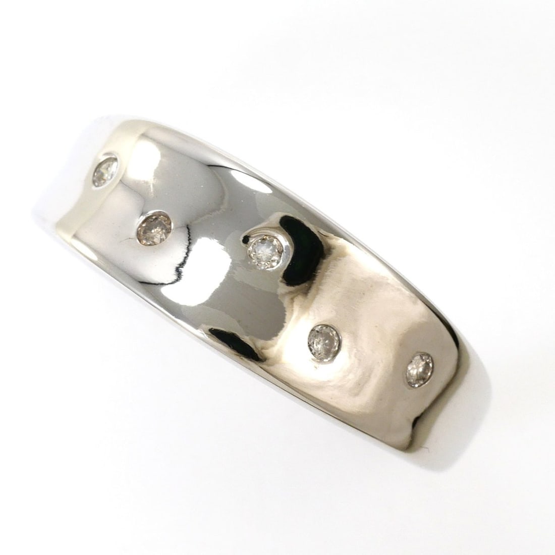 18K (18-karat white gold) ring, 1 diamond (0.06ct), total weight 3.5g, jewelry.: --- Catalog ---Category: SizeWidth: 7mm / 0.28''Weight: 3.5g / 0.12oz.JP Size: 12.5US Size: 6.5Category: DesignType: Band ringColor: White goldMetal: White GoldStone: DiamondGender: WomenMaterial: Whi