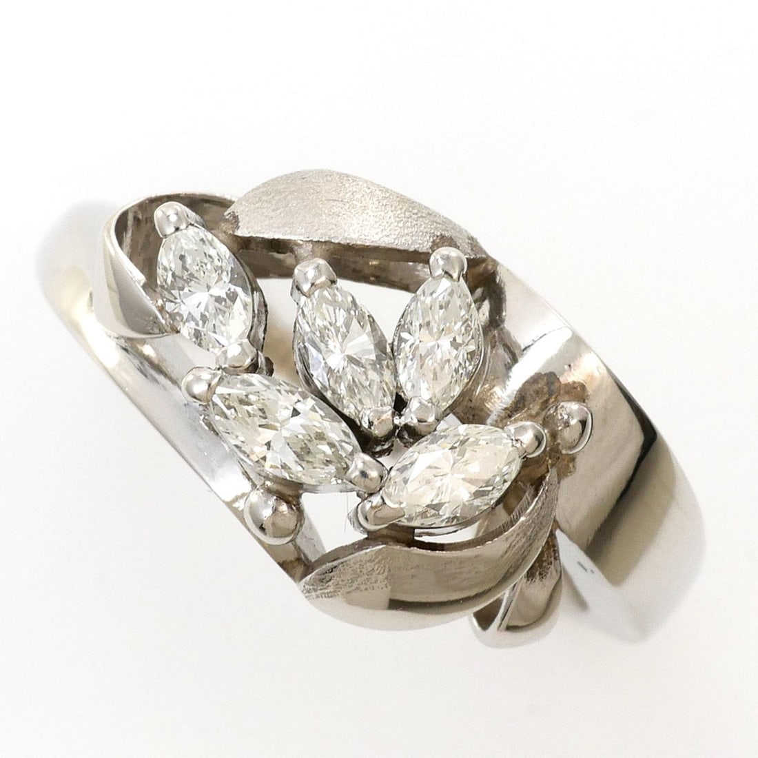 Pm850 Platinum Ring, 1 Diamond (0.48ct), Total Weight 6.7g, Jewelry: --- Catalog ---Category: SizeWidth: 11mm / 0.43''Weight: 6.7g / 0.23oz.JP Size: 13US Size: 6.5Category: DesignType: Band ringColor: PlatinumMetal: PlatinumStone: DiamondGender: Women,MenMaterial: Plat