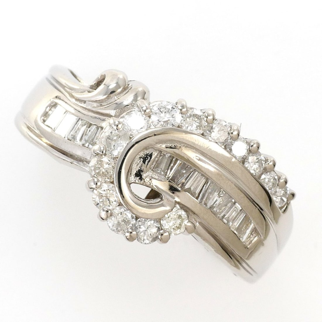 PT900 Platinum Ring, 1 Diamond (0.70ct), Total Weight 4.5g, Jewelry: --- Catalog ---Category: SizeWidth: 10mm / 0.39''Weight: 4.5g / 0.15oz.JP Size: 11US Size: 6Category: DesignType: Band ringColor: PlatinumMetal: PlatinumStone: DiamondGender: WomenMaterial: Platinum 9